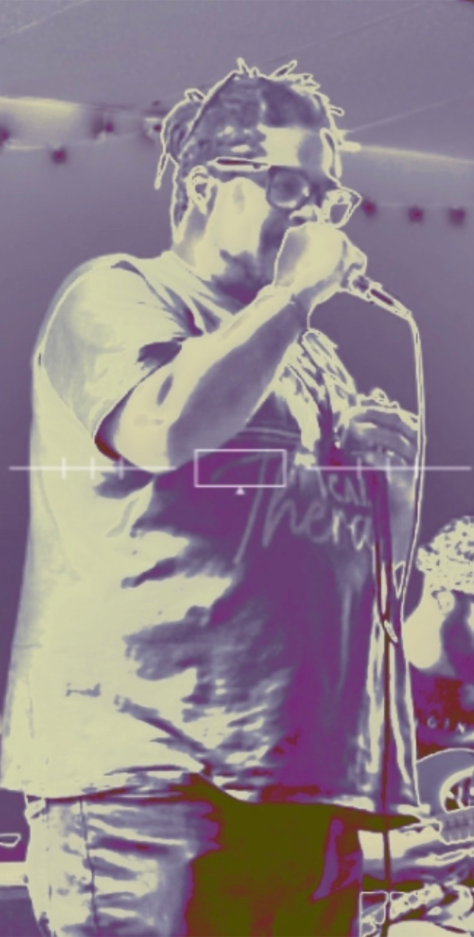 Damien Pipes performing